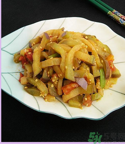 炒茄子發(fā)黑怎么辦？炒茄子怎么才能不發(fā)黑？