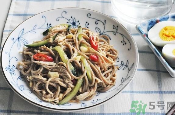 蕎麥怎么做成面條？蕎麥面條怎么做好吃？