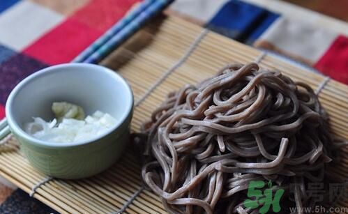 蕎麥怎么做成面條？蕎麥面條怎么做好吃？