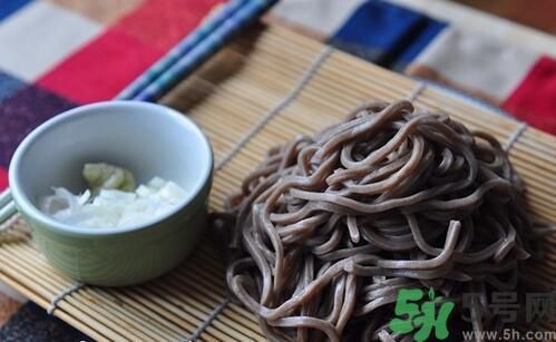 蕎麥?zhǔn)前l(fā)物嗎？蕎麥?zhǔn)遣皇前l(fā)物？