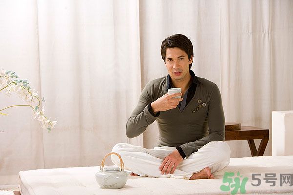 吃楊梅時可以喝茶嗎？吃楊梅時喝茶有什么壞處？