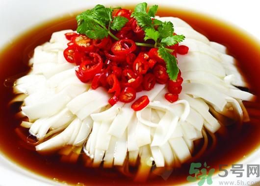 吃中藥可以吃涼皮嗎？喝中藥吃涼皮會(huì)減小藥性嗎？