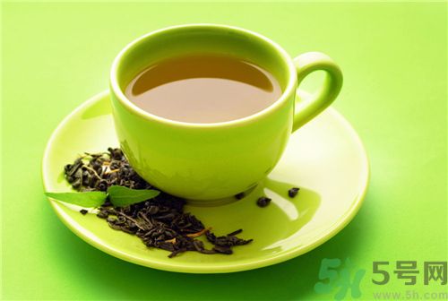 吃楊梅能喝茶嗎？吃楊梅的時(shí)候可以喝茶嗎？