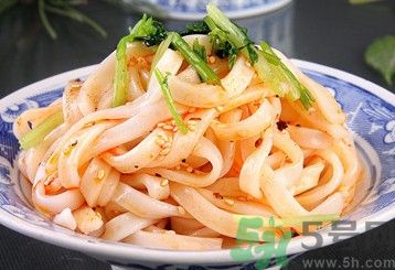 吃涼皮可以喝酸奶嗎？吃涼皮喝酸奶好不好？