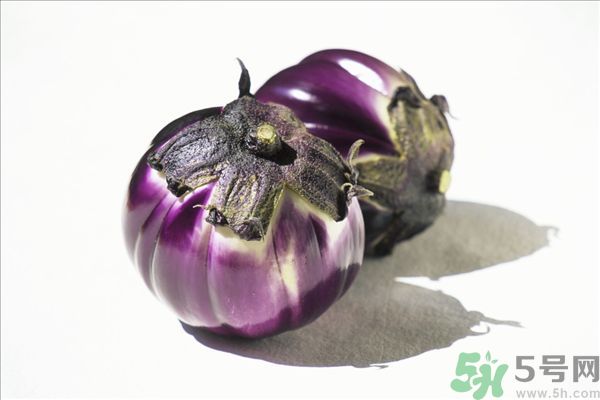 茄子里面有黑點能吃嗎？茄子里面黑了能吃嗎？