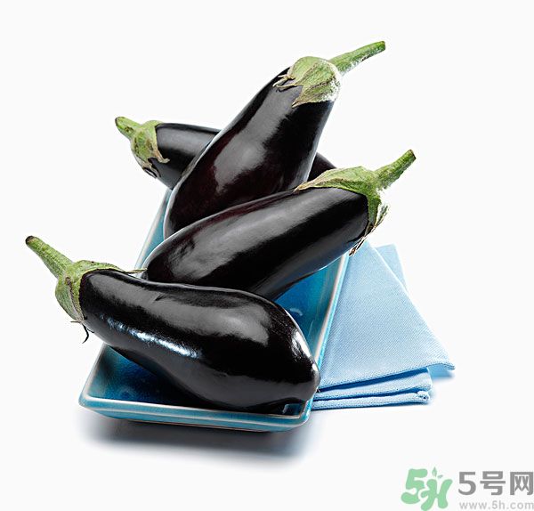 茄子里面發(fā)棕色能吃嗎？茄子里面有褐色能吃嗎？