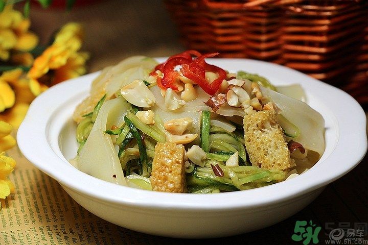 吃消炎藥還能吃涼皮涼面嗎？吃消炎藥吃涼皮會(huì)怎么樣？