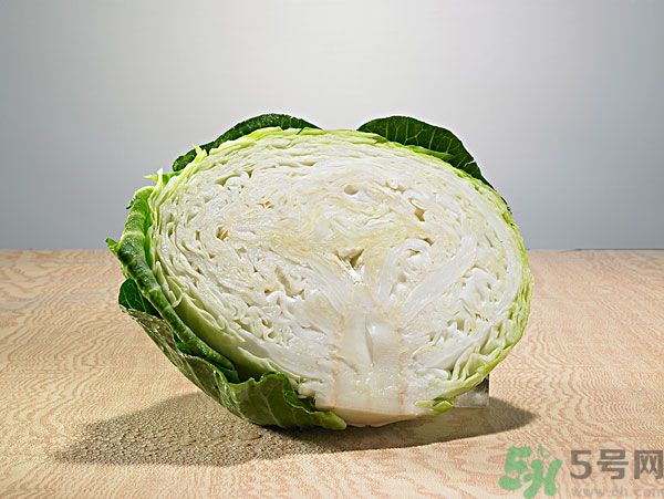 包菜外面爛了還能吃嗎？包菜里面有花可以吃嗎？