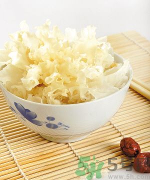 哈密瓜可以和銀耳一起煮嗎？哈密瓜可以和銀耳一起吃嗎？