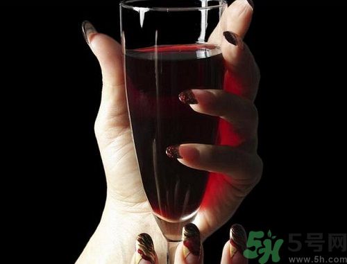 備孕期間女性能喝酒嗎？備孕的女性可以喝酒嗎？