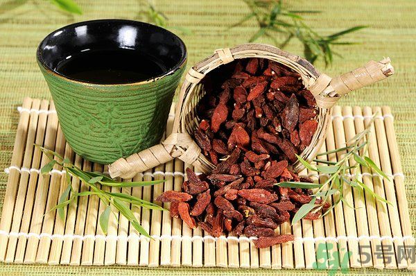 泡枸杞要用開水嗎？泡枸杞的水越熱越好嗎？