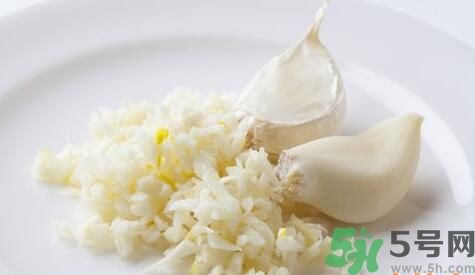 吃粽子時可以就大蒜嗎？粽子可以和大蒜一起吃嗎？