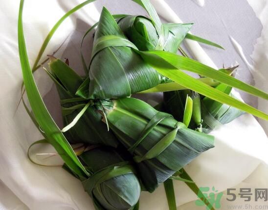 熟粽子泡在水里會(huì)壞嗎？熟粽子為什么要泡在水里？