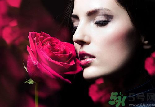 女性喝菖蒲酒有什么好處？女性喝菖蒲酒可以調(diào)經(jīng)嗎？