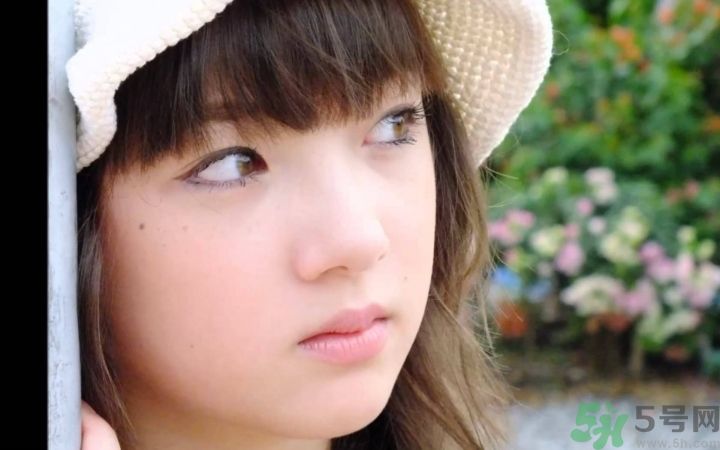 15歲變聲正常嗎？女生15歲才變聲正不正常？