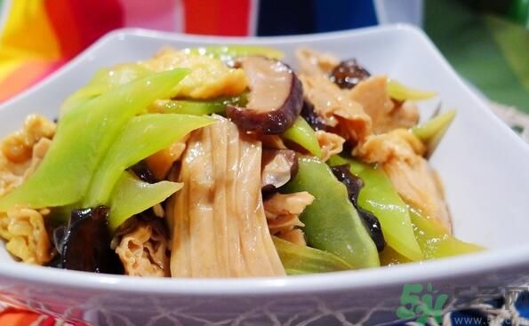 萵筍可以和香菇一起炒嗎？萵筍和香菇一起吃好嗎？