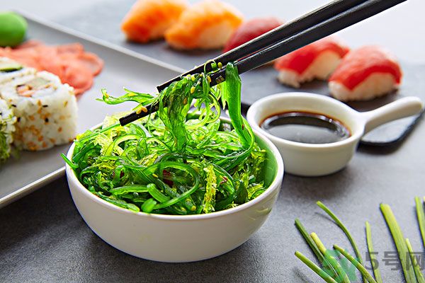 涼拌生菜放生抽還是老抽？涼拌菜放什么醬油好？