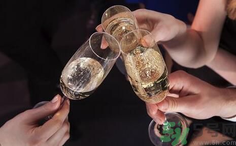 胡蘿卜汁可以解酒嗎？喝胡蘿卜汁可以醒酒嗎？