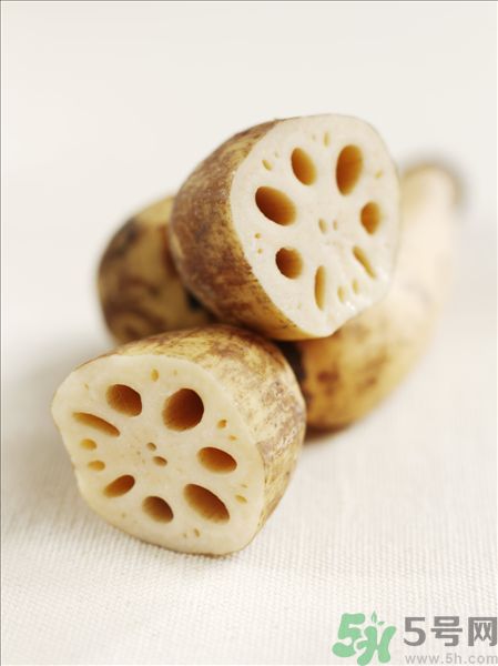 蓮藕里面的泥怎么清理？蓮藕里面的泥巴怎么洗？