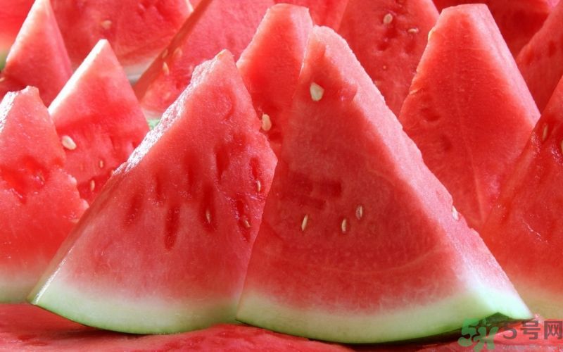 西瓜怎么挑熟的甜的？西瓜的儲(chǔ)存方法？