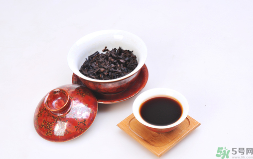 普洱茶生茶好還是熟茶好？普洱茶的功效與作用？