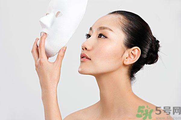 洗澡的時候可以敷面膜嗎？敷面膜和洗澡的順序