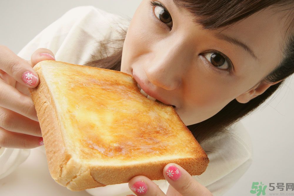 青春期女生吃很多是怎么回事？青春期女生很能吃怎么辦？
