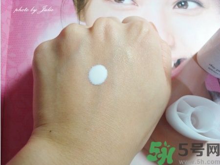蘇菲娜sofina防曬霜哪款好用？sofina防曬白蕾絲藍(lán)蕾絲區(qū)別