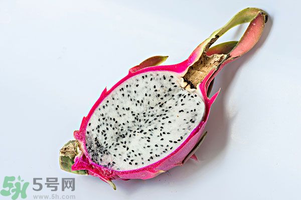 火龍果外面發(fā)霉了里面還能吃么？火龍果外皮爛了還能吃嗎？