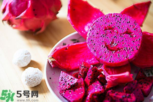 火龍果外面發(fā)霉了里面還能吃么？火龍果外皮爛了還能吃嗎？