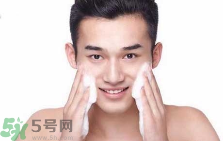 整天對著電腦，怎么減少對皮膚的傷害？