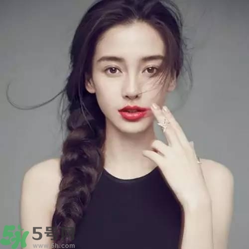 唇色深的人適合什么顏色的口紅？如何挑選口紅的顏色？