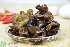 木耳能用開水泡嗎？泡木耳用熱水還是涼水好？