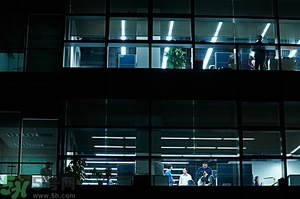 熬夜上火牙齦腫痛怎么辦？熬夜上火喉嚨痛怎么辦？