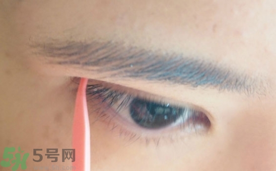 單眼皮怎么變雙眼皮了？單眼皮上面有一條線