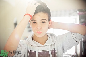 熬夜眼睛腫了怎么辦？熬夜眼睛紅了怎么辦？