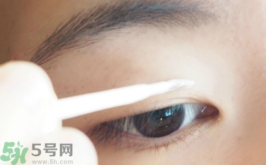 單眼皮怎么變雙眼皮了？單眼皮上面有一條線