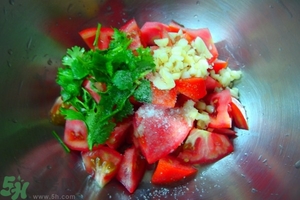 夏天秋葵怎么做好吃？秋葵在夏天怎么做？