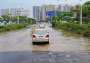 路面雨水多深車輛不宜通行？車輛在雨水中行駛要注意什么？