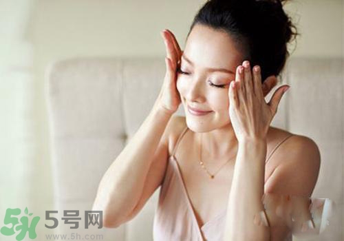 肌底液和精華液有什么區(qū)別？肌底液和精華液的區(qū)別