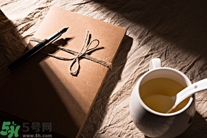 蜂蜜水隔夜還能喝嗎？蜂蜜水第二天還能喝嗎？