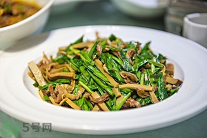 隔夜的韭菜能吃嗎？韭菜炒熟后第二天能吃嗎？