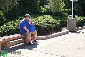 拜拜肉是怎么形成的？蝴蝶袖是怎么引起的？
