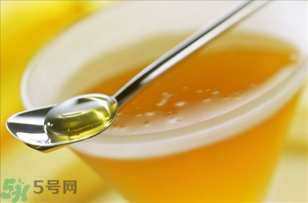 蜂蜜放久了有酒味是怎么回事？蜂蜜有酒味還能喝嗎？