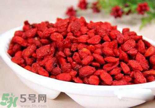 枸杞放久了變濕了可以吃嗎？枸杞放久了變黏了可以吃嗎？