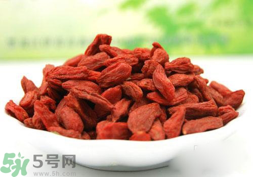 枸杞放久了變濕了可以吃嗎？枸杞放久了變黏了可以吃嗎？