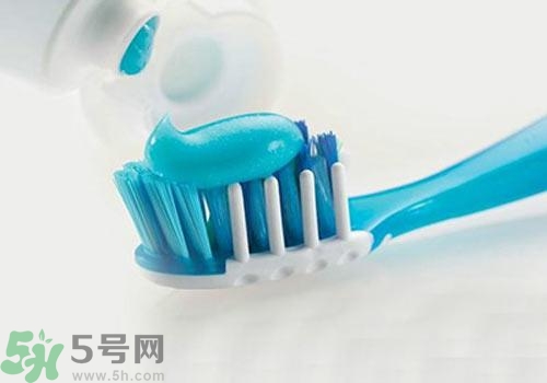 牙膏含氟好不好？牙膏含氟好還是不含氟好？
