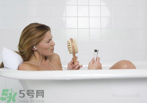 夏天一天洗幾次澡比較好？夏天一天洗幾次澡比較養(yǎng)生？