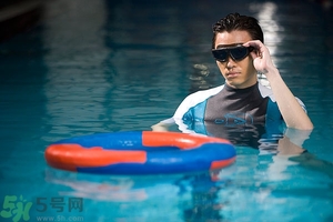 不會游泳可以浮潛嗎？浮潛需要會游泳么？
