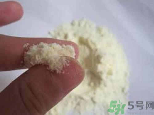 怎么判斷奶粉有沒有變質(zhì)？判斷奶粉變質(zhì)的方法